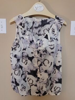 💛2 for $20💛 Bundle and save Ruffle Button-Front Sleeveless Blouse